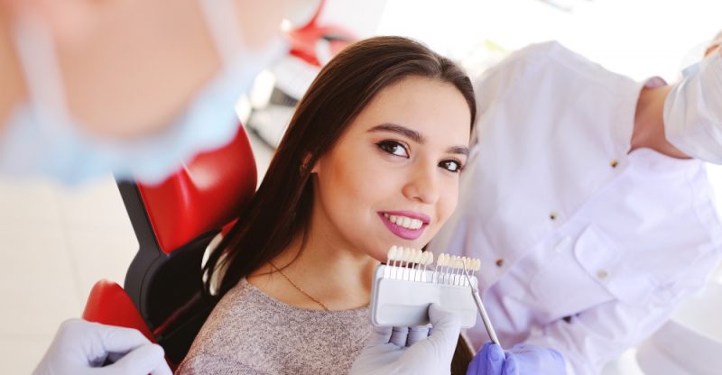 Coroanele dentare: Când și cum se aplică tratamentul?