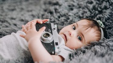 Principalele avantaje ale fotoliilor pentru bebeluși