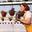 Cum să îți crești propria grădină de legume în containere