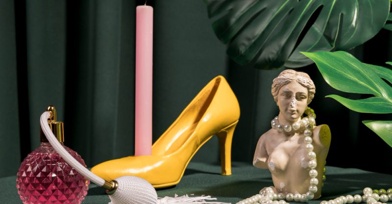 Accesorii retro-moderniste pentru femei creative