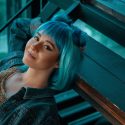 Trend „mermaid core” pentru păr: reflexe sidefate aquamarine