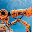 Cum funcționează roboții industriali și ce schimbări aduc