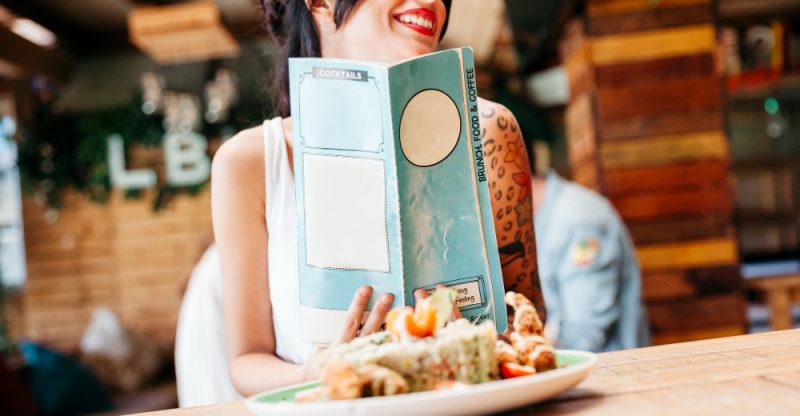 Costuri ascunse în restaurantele cu meniuri dedicate exclusiv turiștilor