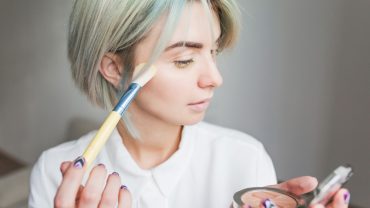 Secretele unui machiaj rezistent la ploaie și umiditate Secretele unui machiaj rezistent la ploaie și umiditate