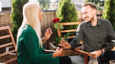 Idei pentru un spațiu de dining în aer liber romantic