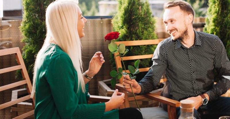 Idei pentru un spațiu de dining în aer liber romantic