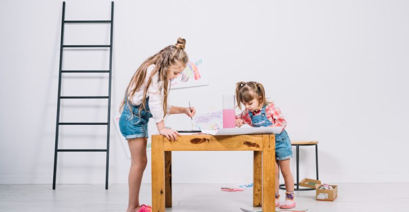 Sfaturi pentru decorarea camerei copilului cu tematici educative