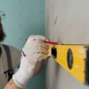 Cum să repari o gaură în peretele de gips-carton Cum să repari o gaură în peretele de gips-carton
