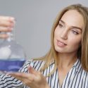 Bakuchiol versus retinol: diferențe, avantaje și limite Bakuchiol versus retinol: diferențe, avantaje și limite