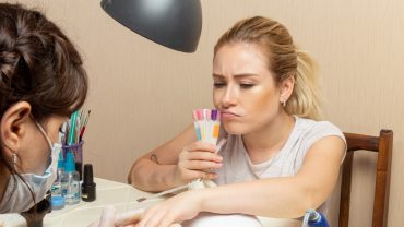 Diferența dintre întărirea unghiei și supraîncărcarea ei