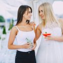Dress code cocktail: ce înseamnă și cum îl interpretezi Dress code cocktail: ce înseamnă și cum îl interpretezi