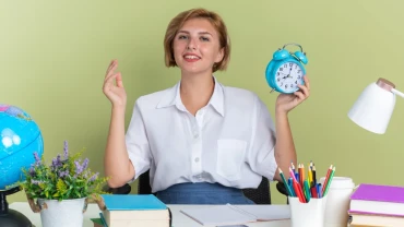 Pauzele active la birou: De ce câteva minute de mișcare pot conta