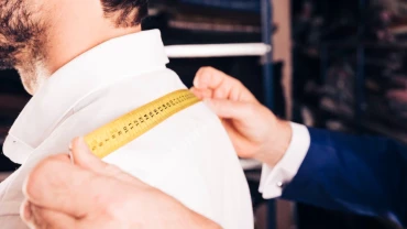 Tailoring-ul cu influențe masculine: Ce îl face să pară modern, nu rigid