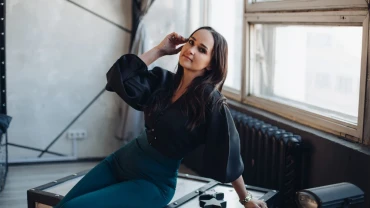 Ținuta pentru un concert indoor: Confort, layering și personalitate