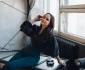 Ținuta pentru un concert indoor: Confort, layering și personalitate